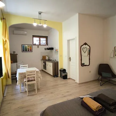 Apartment Retro Center *